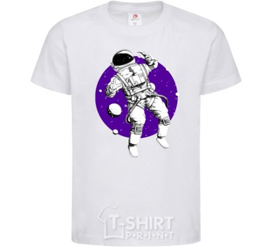 Kids T-shirt An astronaut in round space White фото