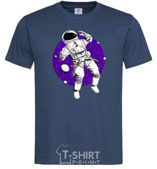 Men's T-Shirt An astronaut in round space navy-blue фото