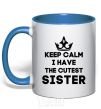 Чашка с цветной ручкой Keep calm i have the cutest sister Ярко-синий фото