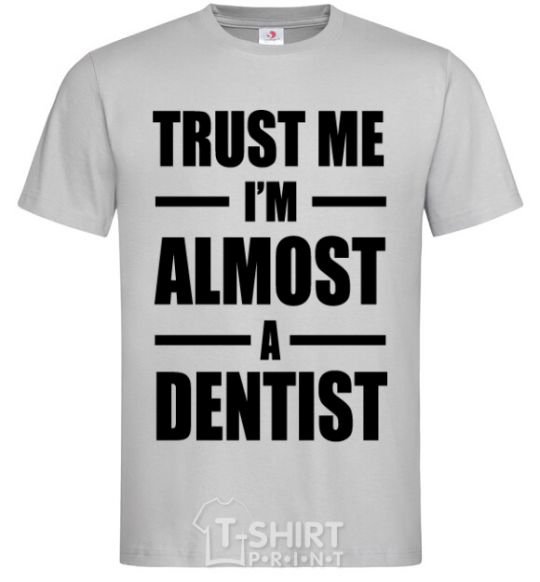 Мужская футболка Trust me i'm almost dentist Серый фото