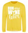 Свитшот Run now wine later Солнечно желтый фото